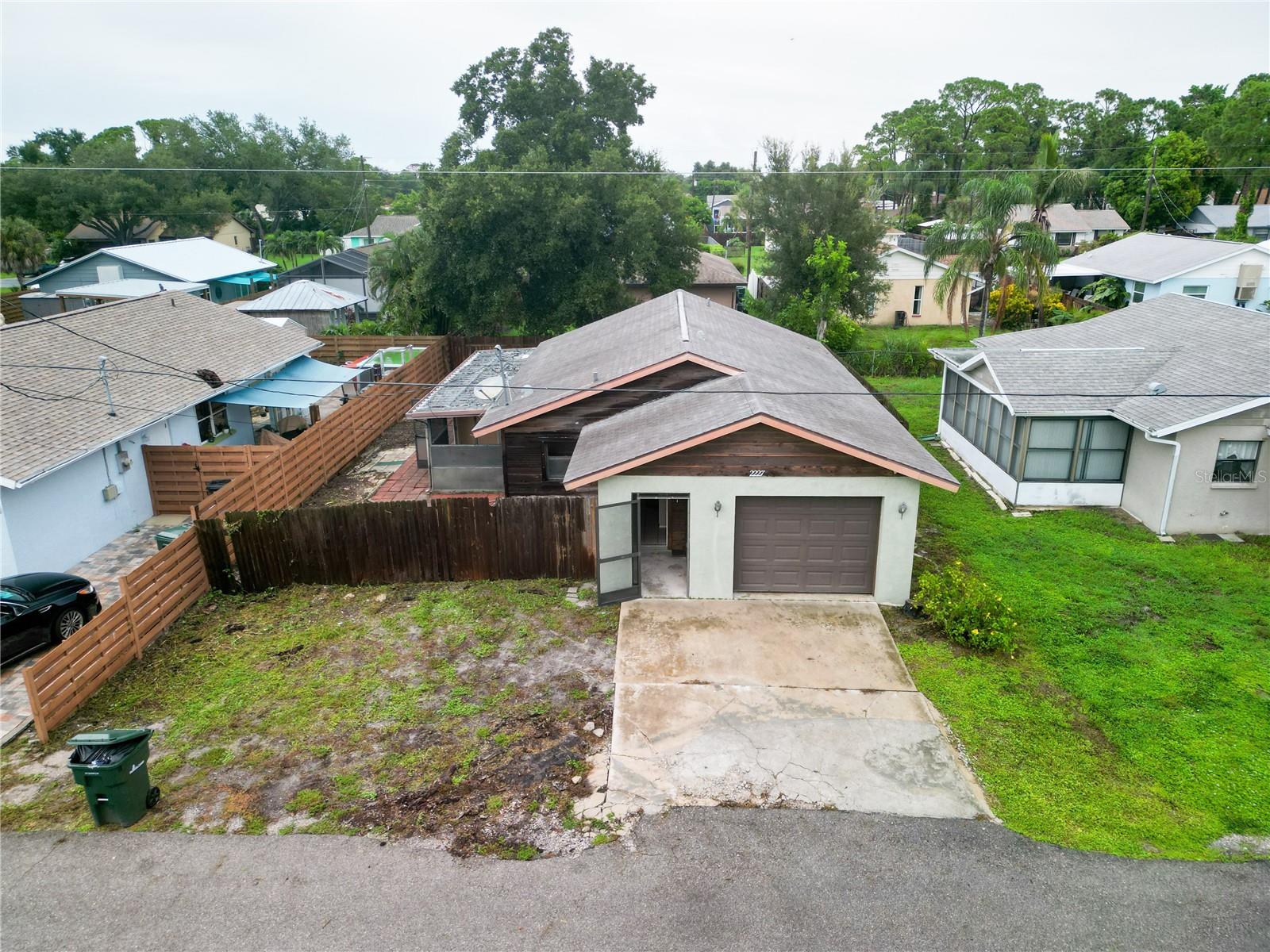 2227 Benson St Property Photo 2