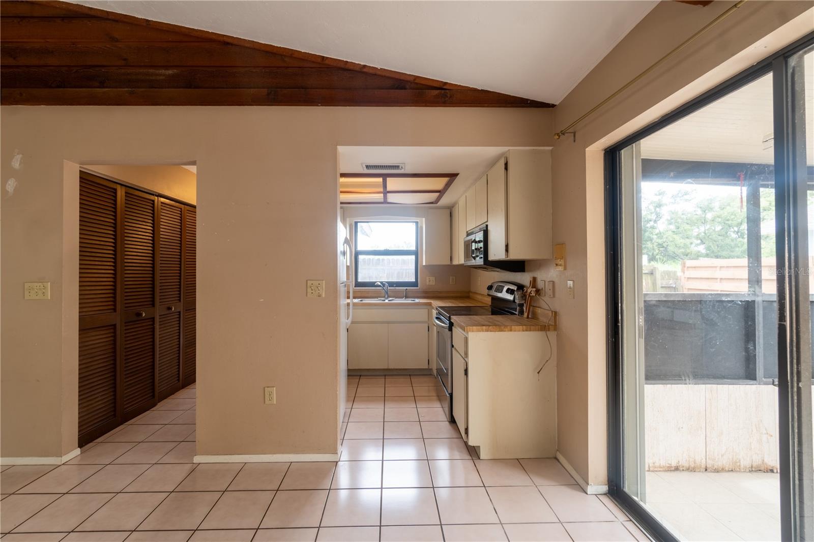 2227 Benson St Property Photo 15