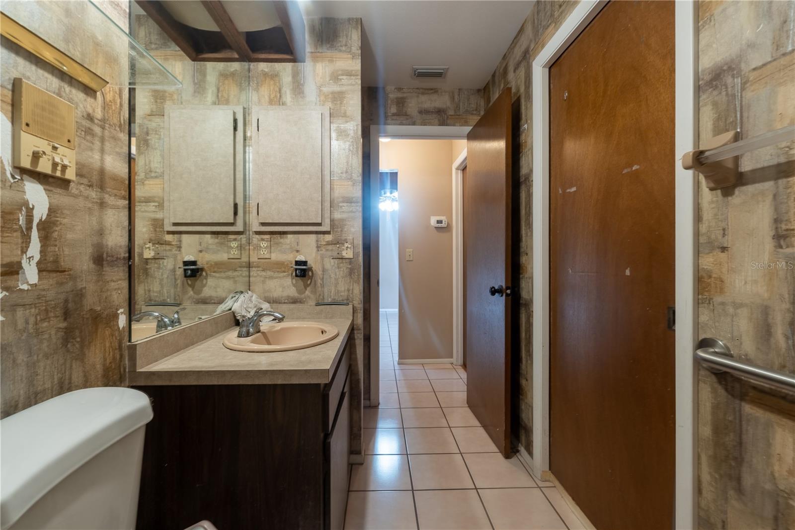 2227 Benson St Property Photo 23