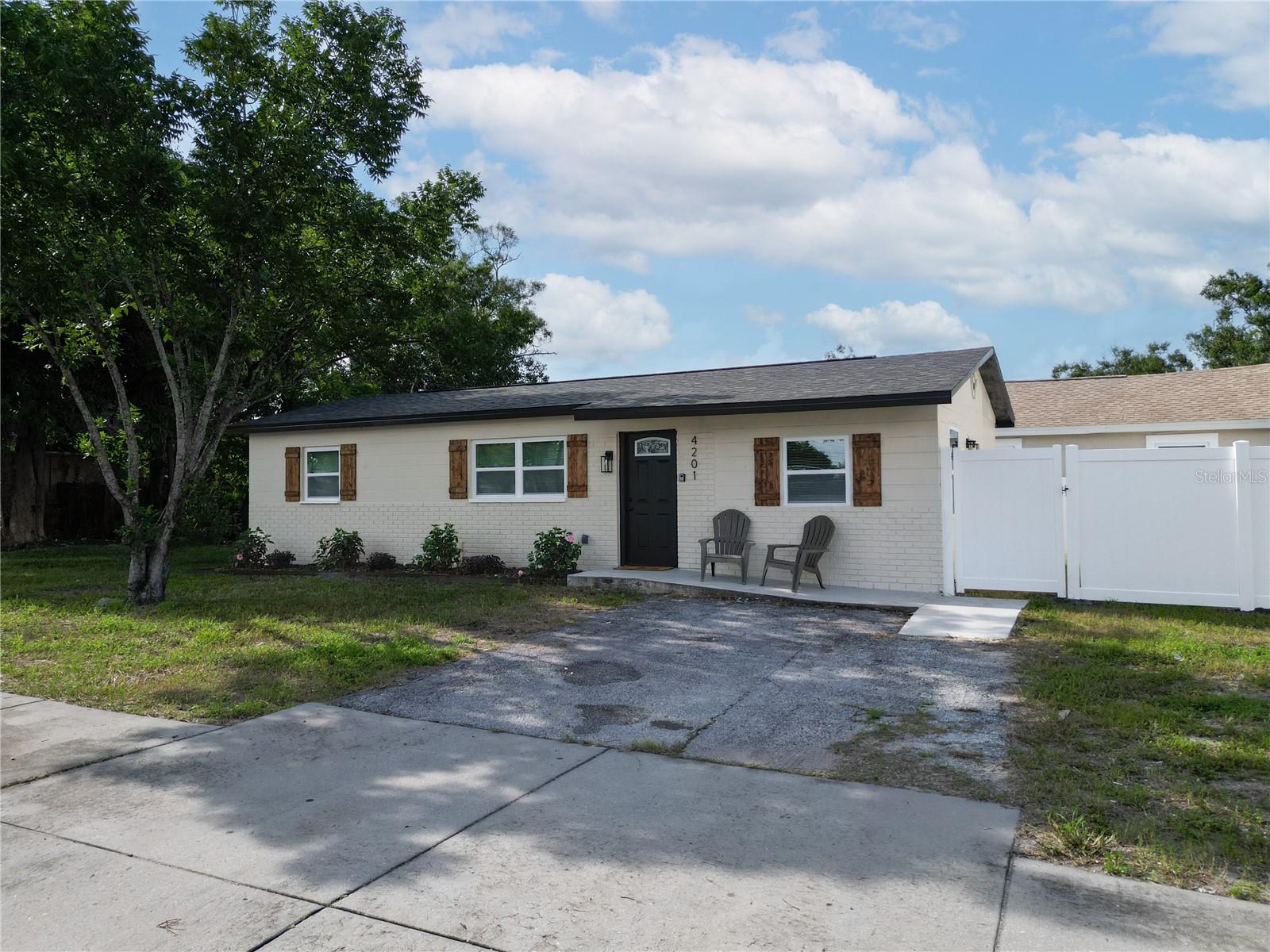 4201 55th Ave N Property Photo 1