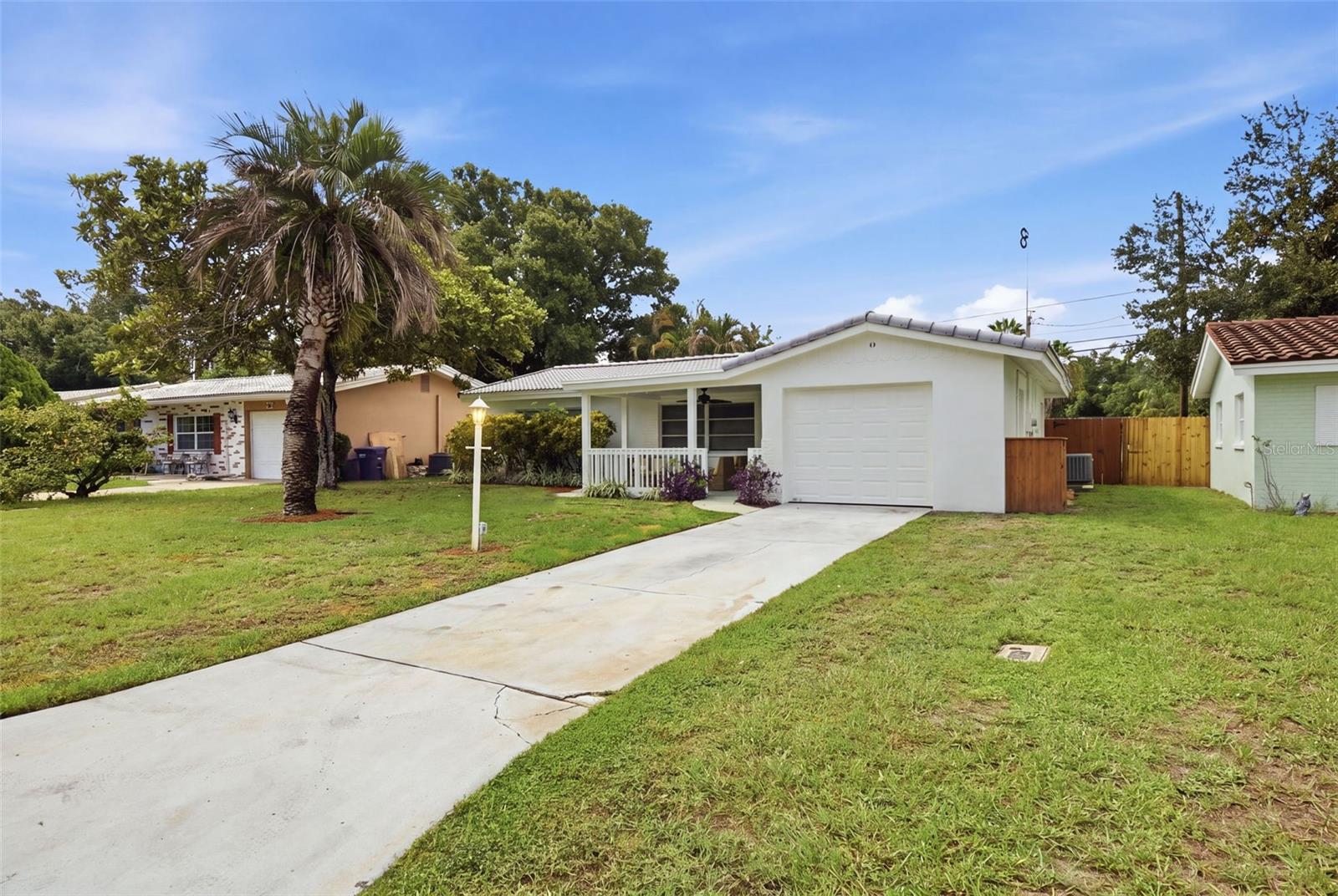 2075 Indigo Dr Property Photo 3