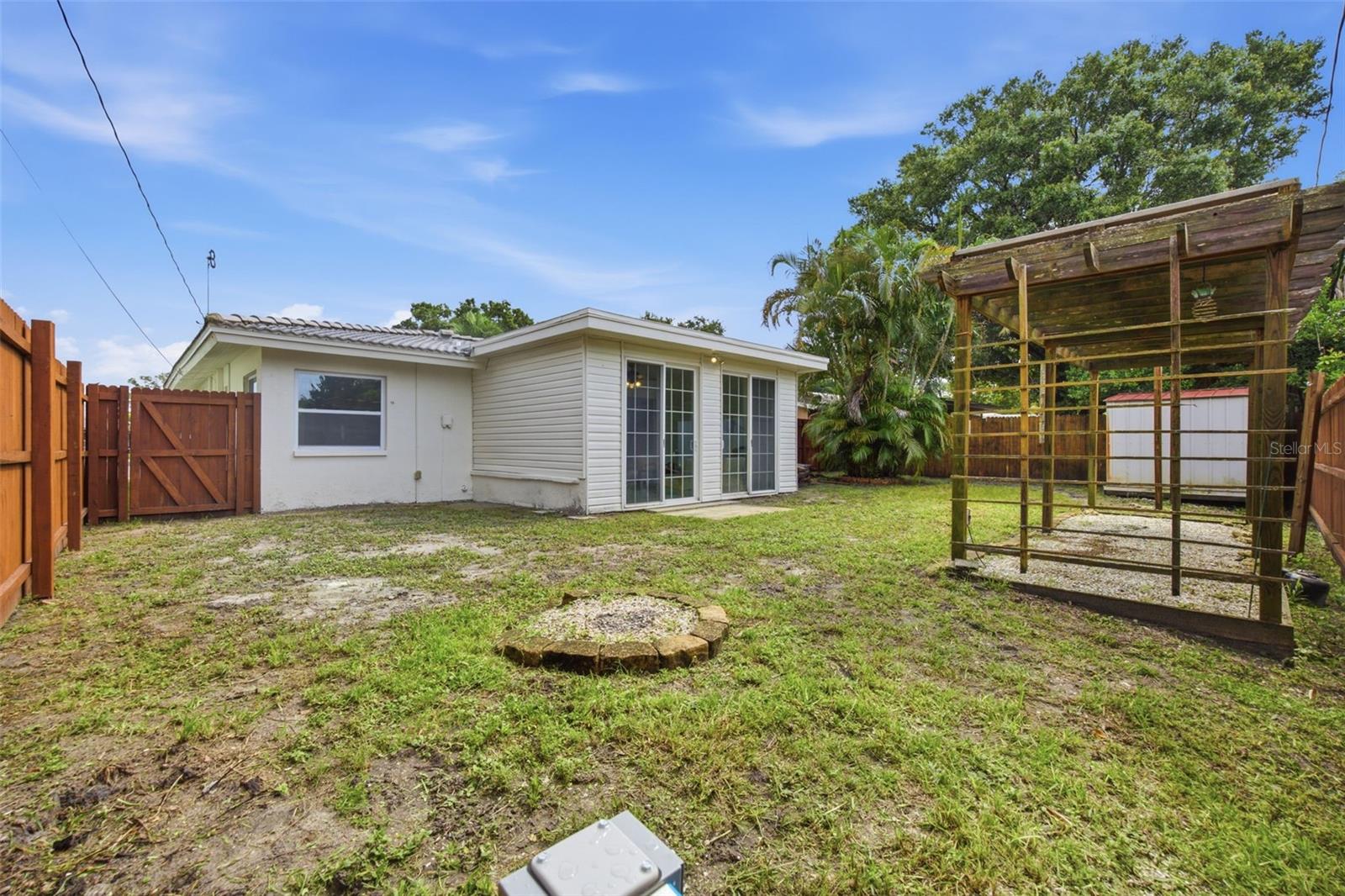 2075 Indigo Dr Property Photo 25