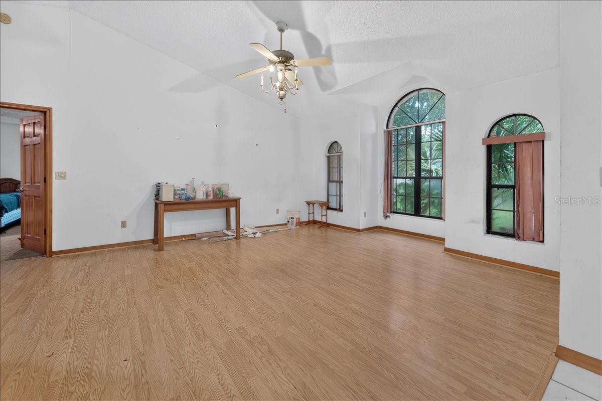 344 N Frederick Ave Property Photo 6