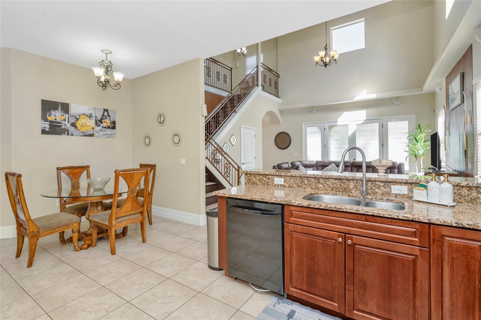 10806 Perez Dr Property Photo 8