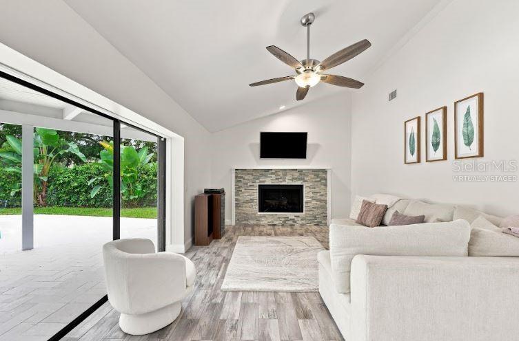 13904 Hayward Pl Property Photo 5