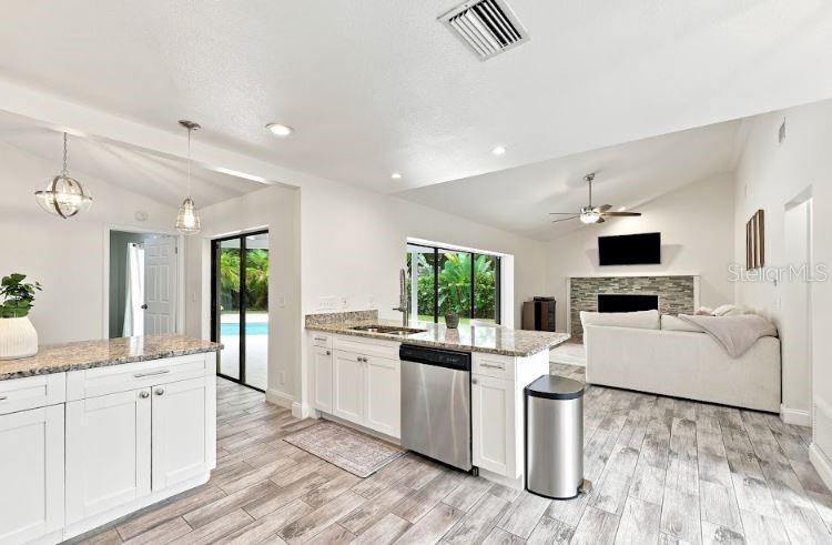 13904 Hayward Pl Property Photo 9