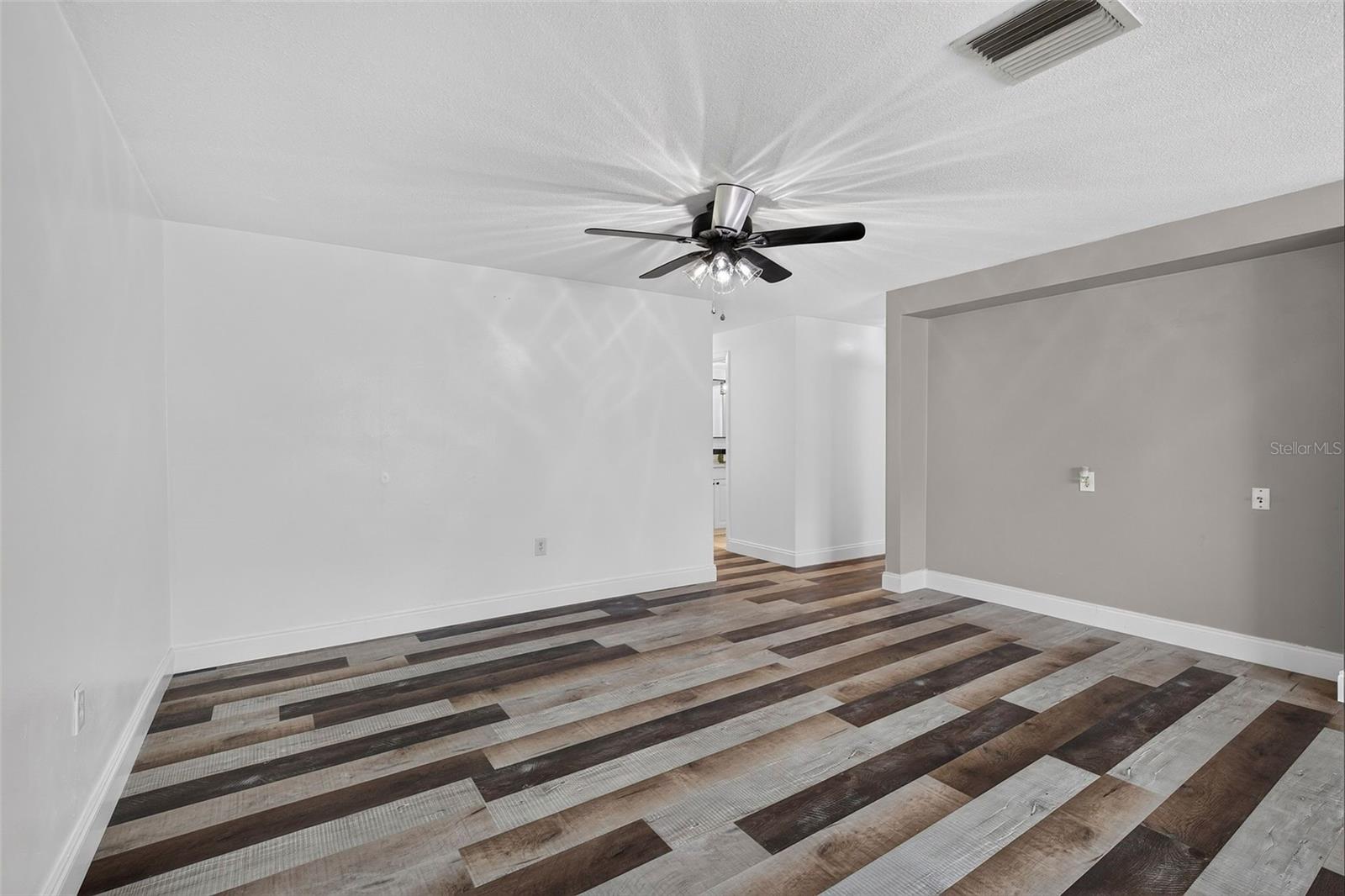 1748 Greenlea Dr Property Photo 16