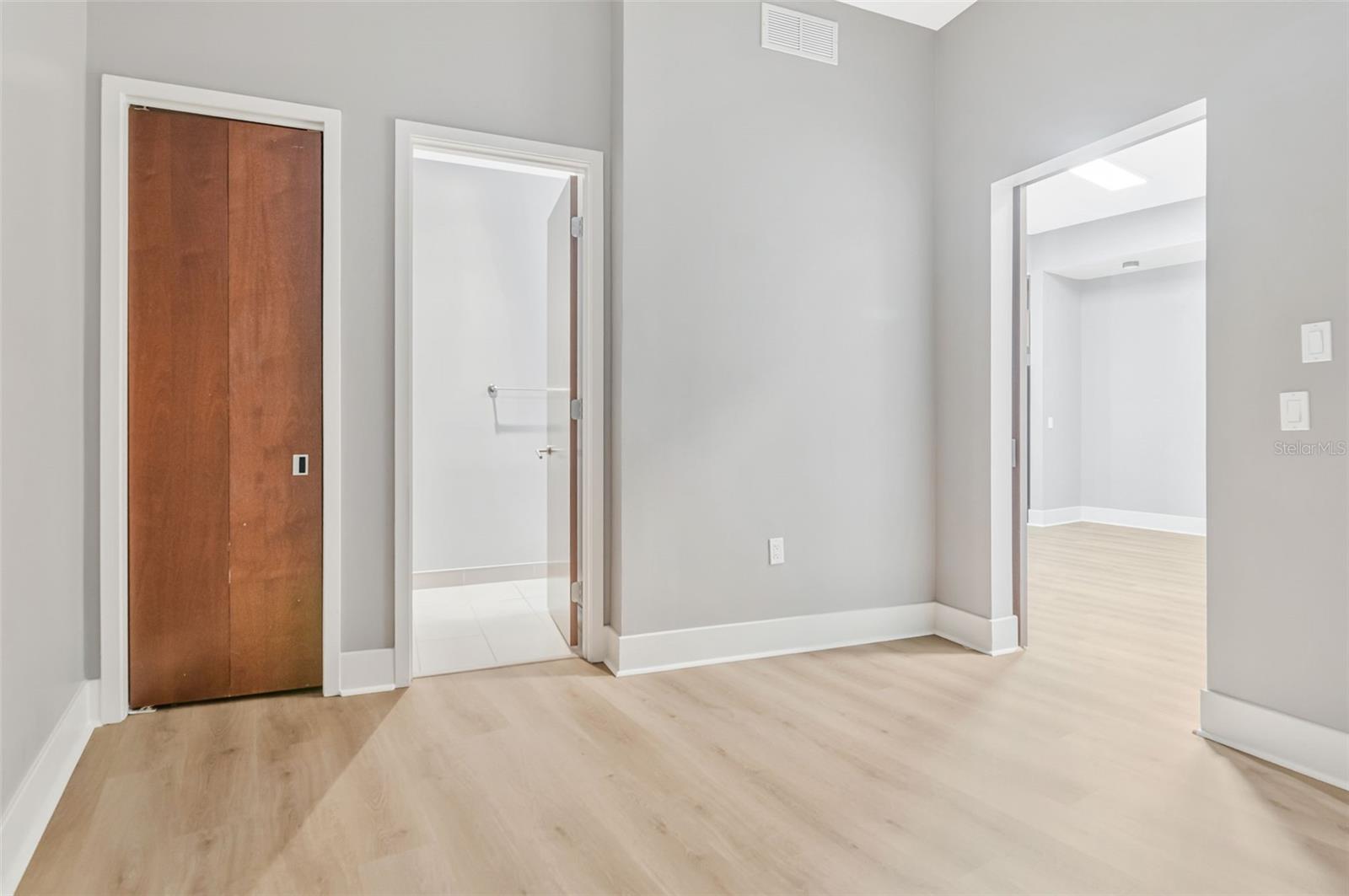 111 N 12th St #1820 Property Photo 29