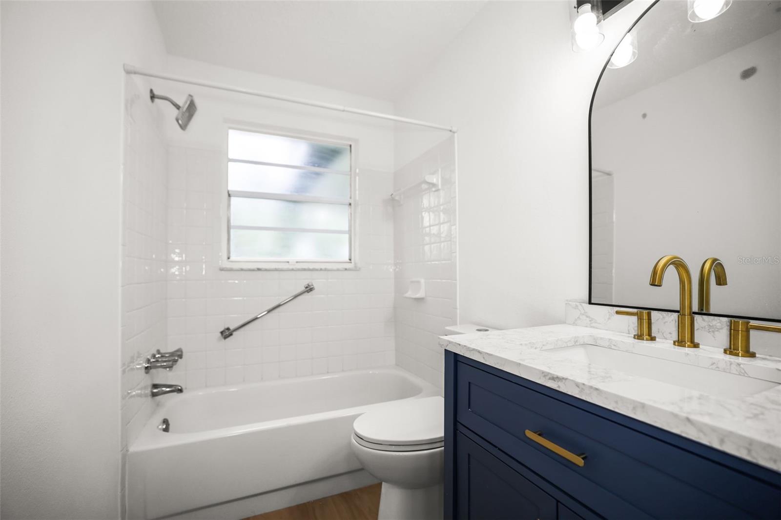 3261 La Verne Ct Property Photo 5