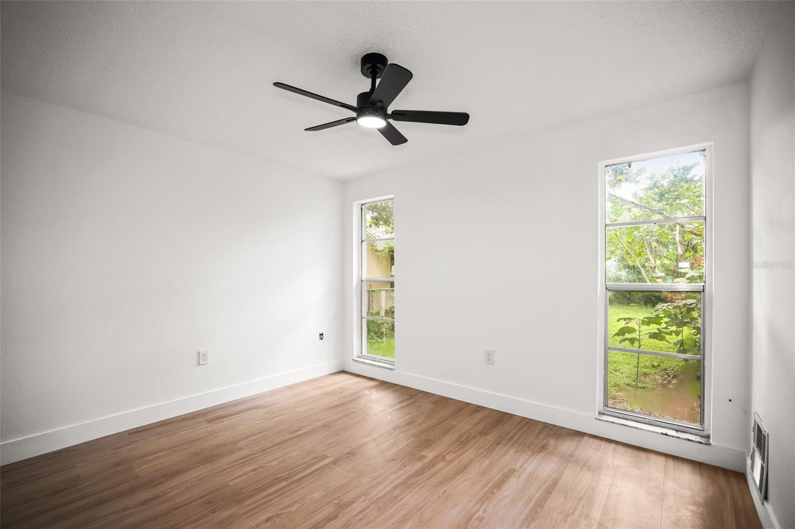 3261 La Verne Ct Property Photo 9