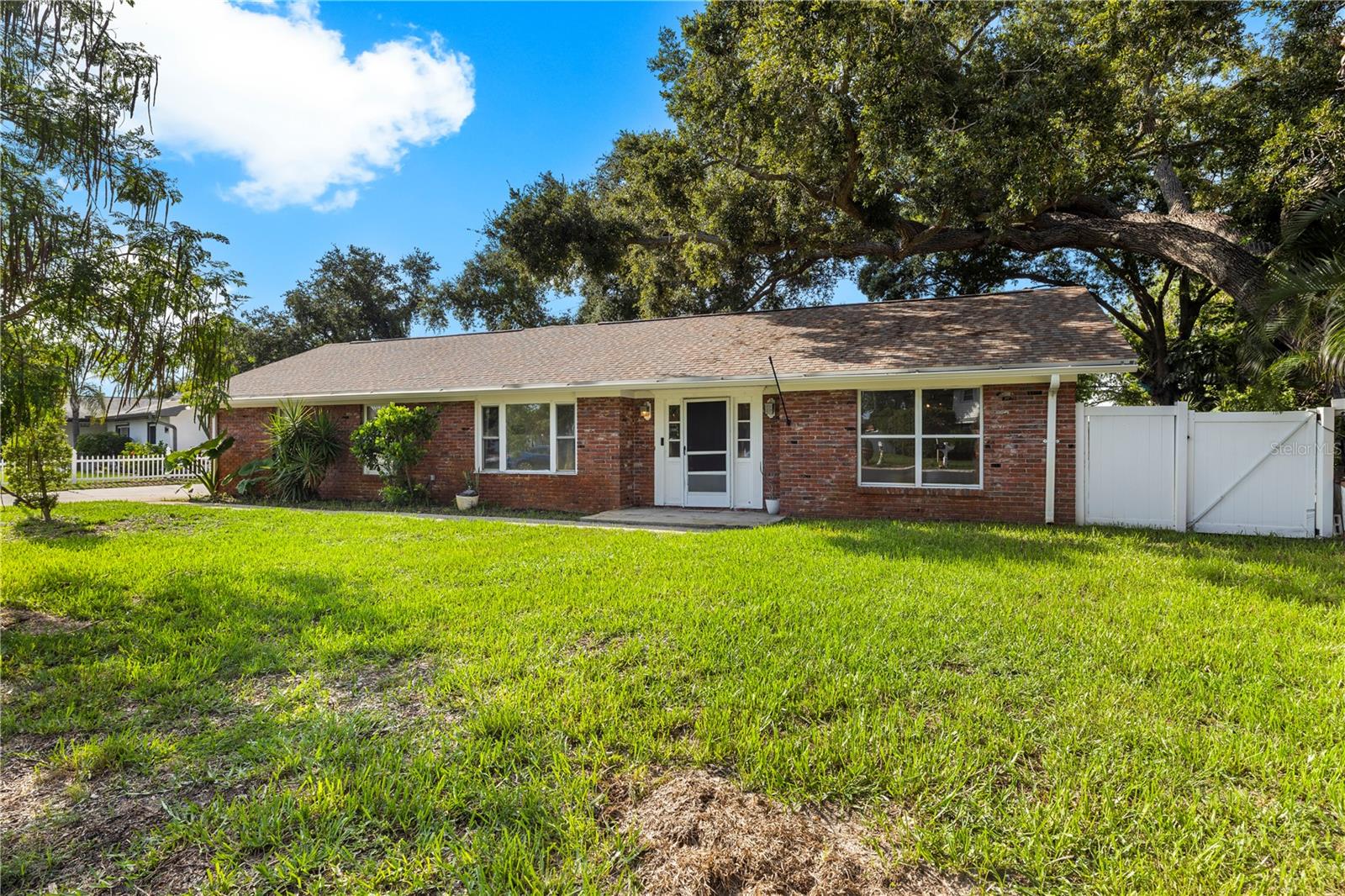 13589 101st Ter Property Photo 3