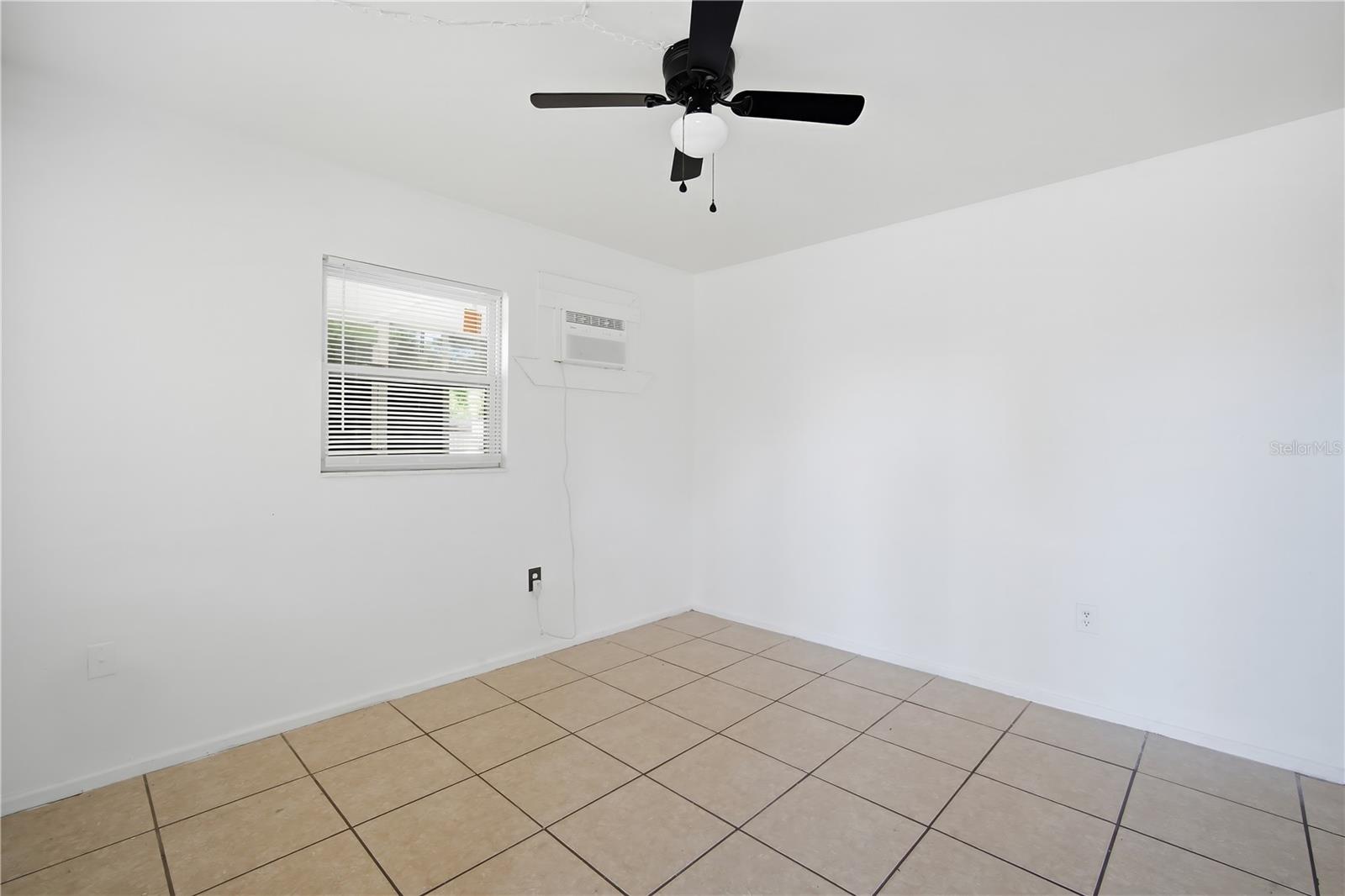 5801 11th Street Ct E Property Photo 5