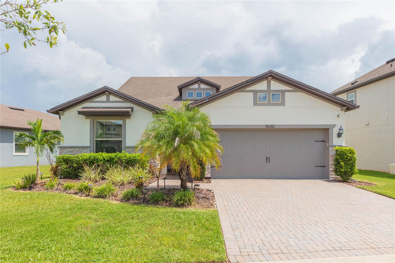 7430 Pool Compass Loop Property Photo 3