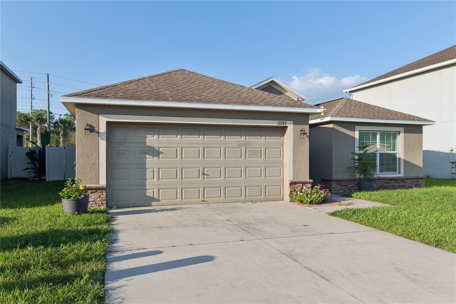 13743 Newport Shores Dr Property Photo 2