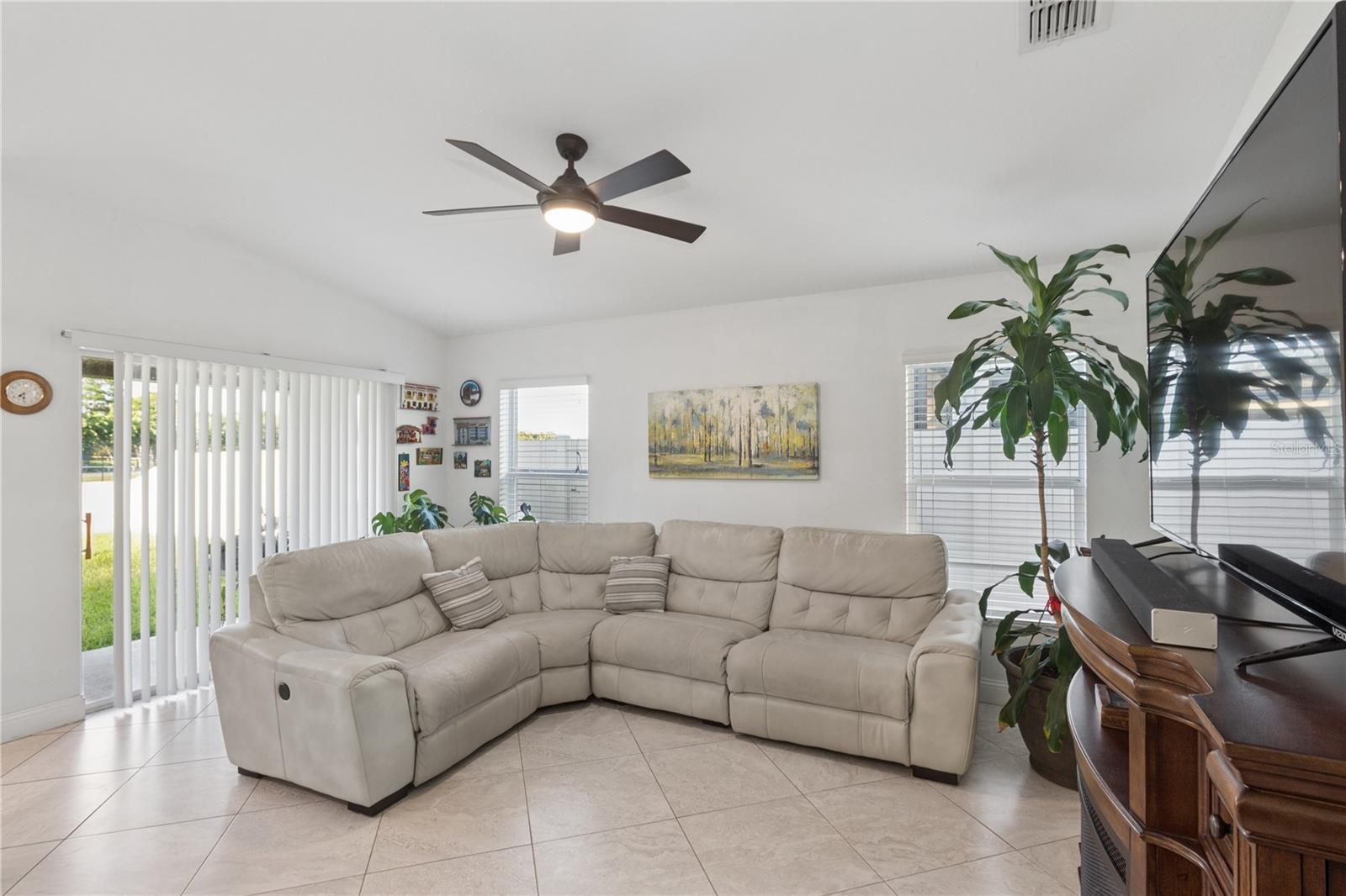 13743 Newport Shores Dr Property Photo 6