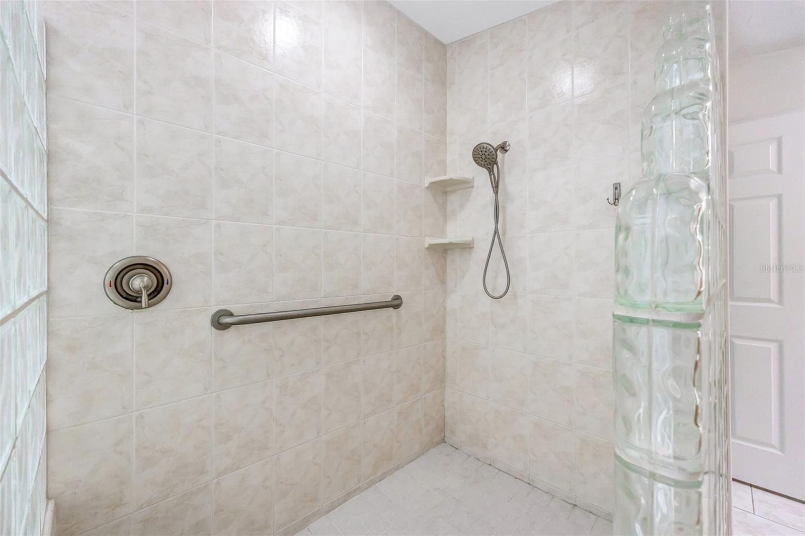 2339 Kings Point Dr Property Photo 30