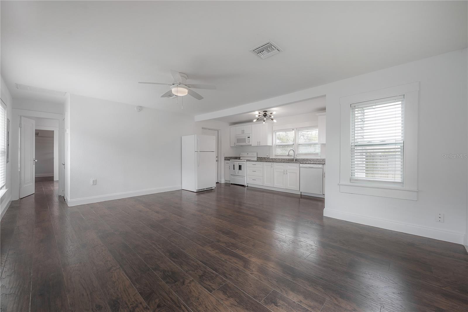 405 E Cayuga St Property Photo 10