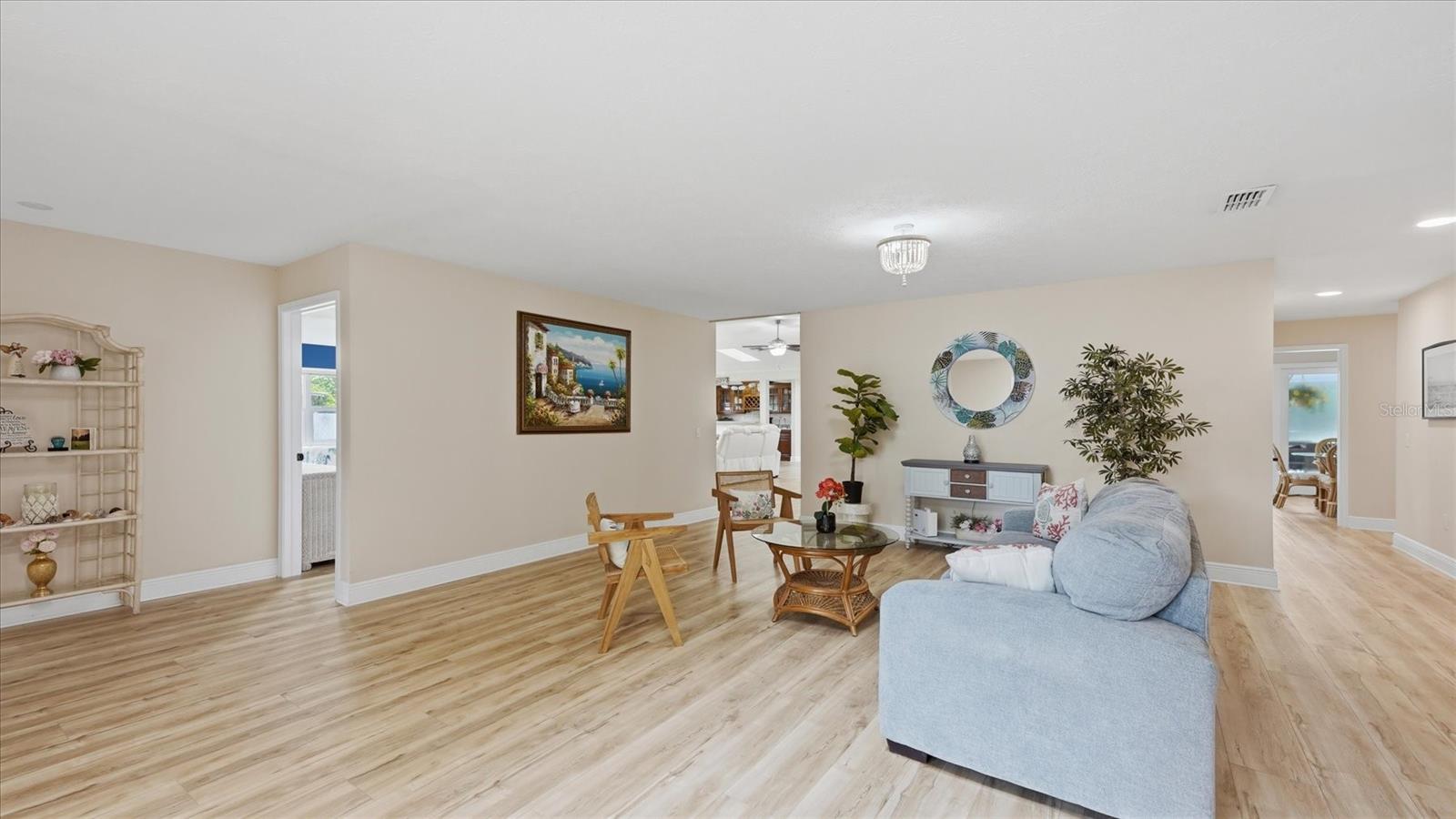 15127 Pennington Rd Property Photo 9
