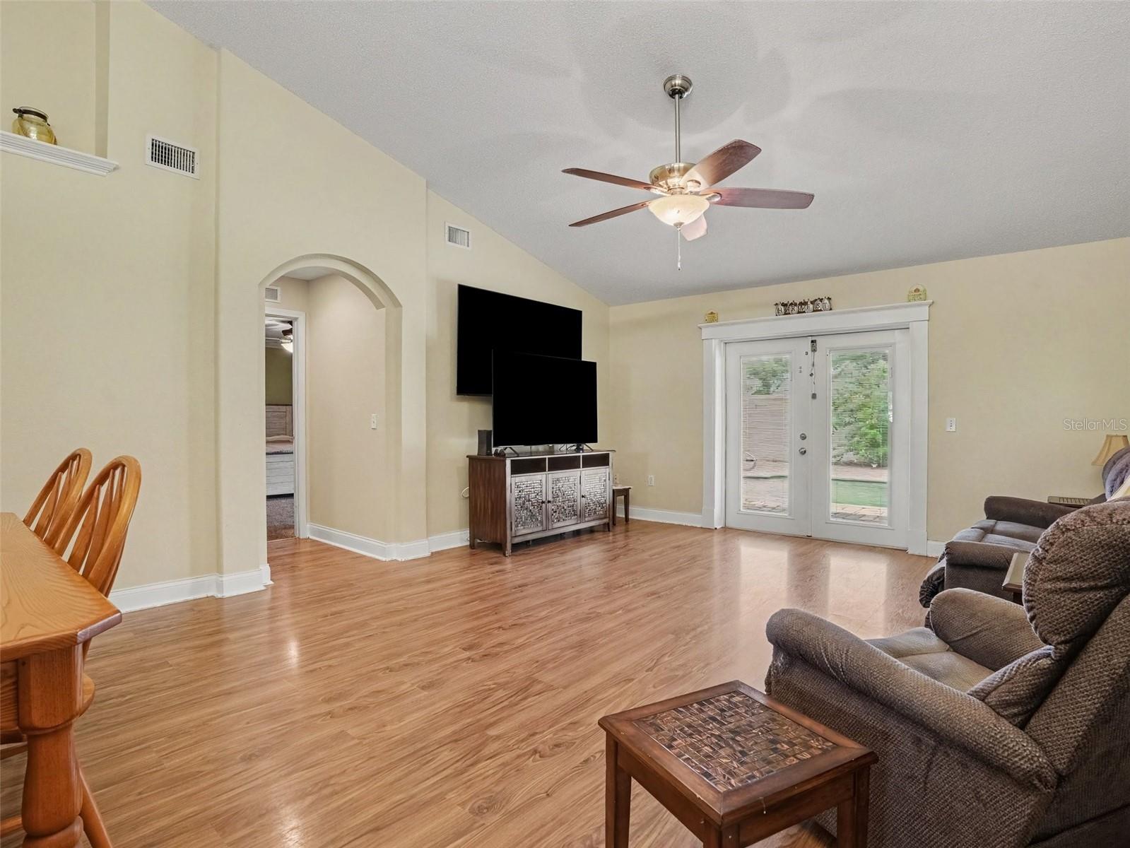 128 Brighton Cir Property Photo 3