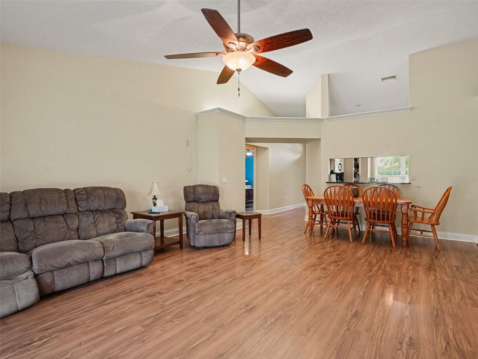 128 Brighton Cir Property Photo 4