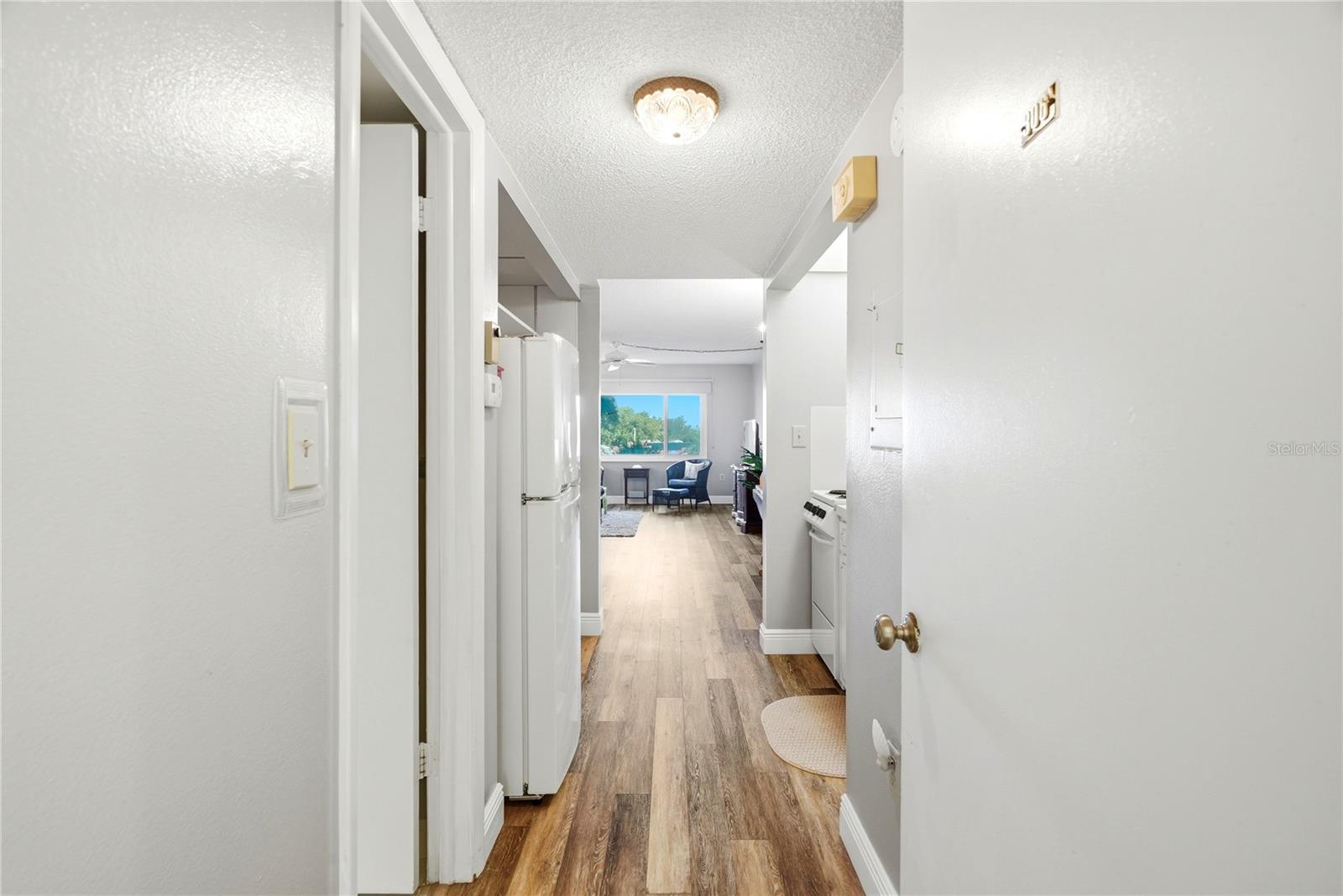 4725 Cove Cir #306 Property Photo 2