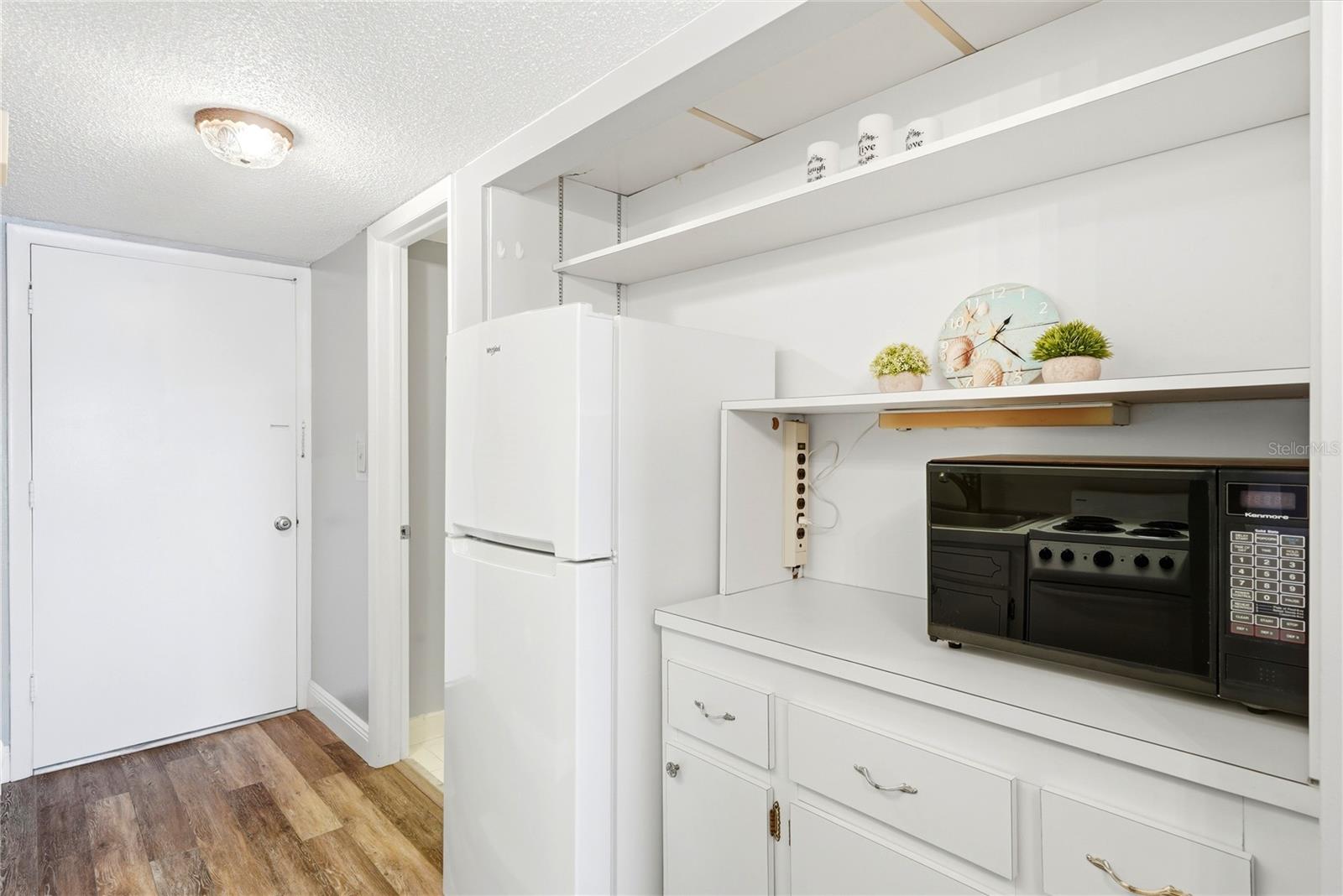4725 Cove Cir #306 Property Photo 4