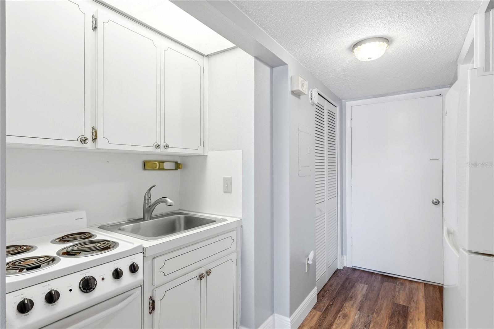4725 Cove Cir #306 Property Photo 5