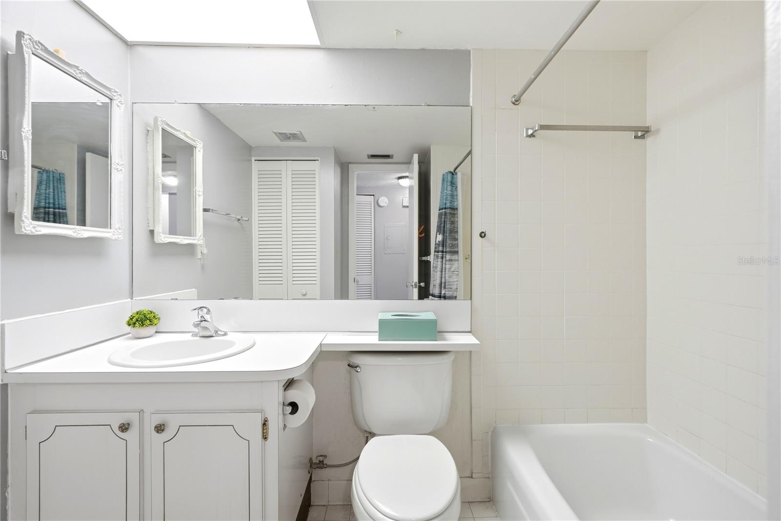 4725 Cove Cir #306 Property Photo 14