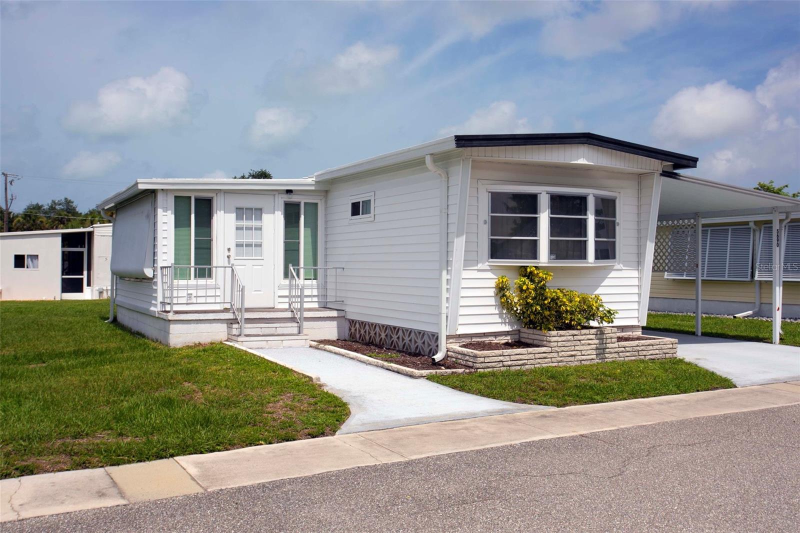 5690 Forsythia Rd Property Photo 1