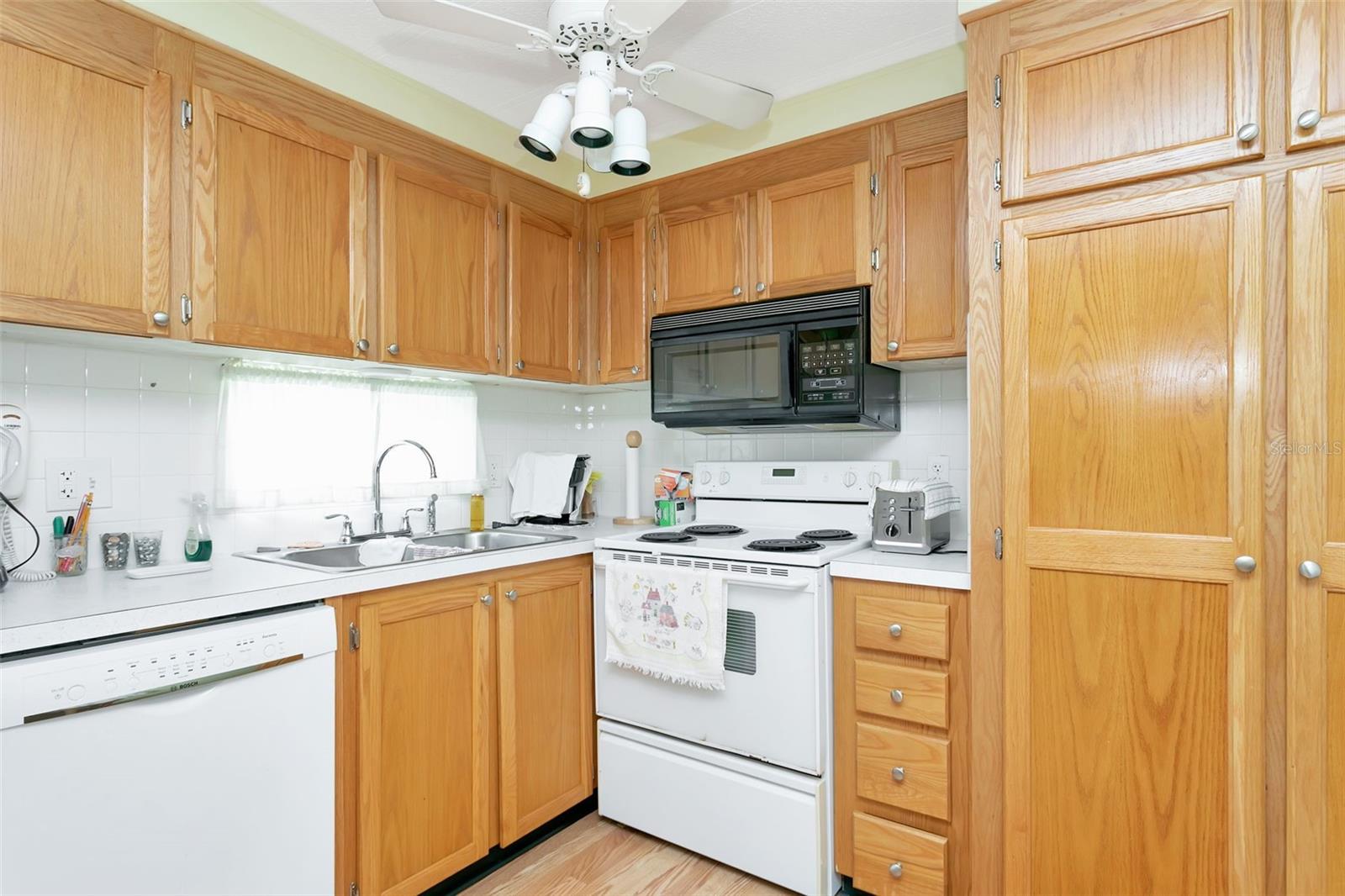 5690 Forsythia Rd Property Photo 5