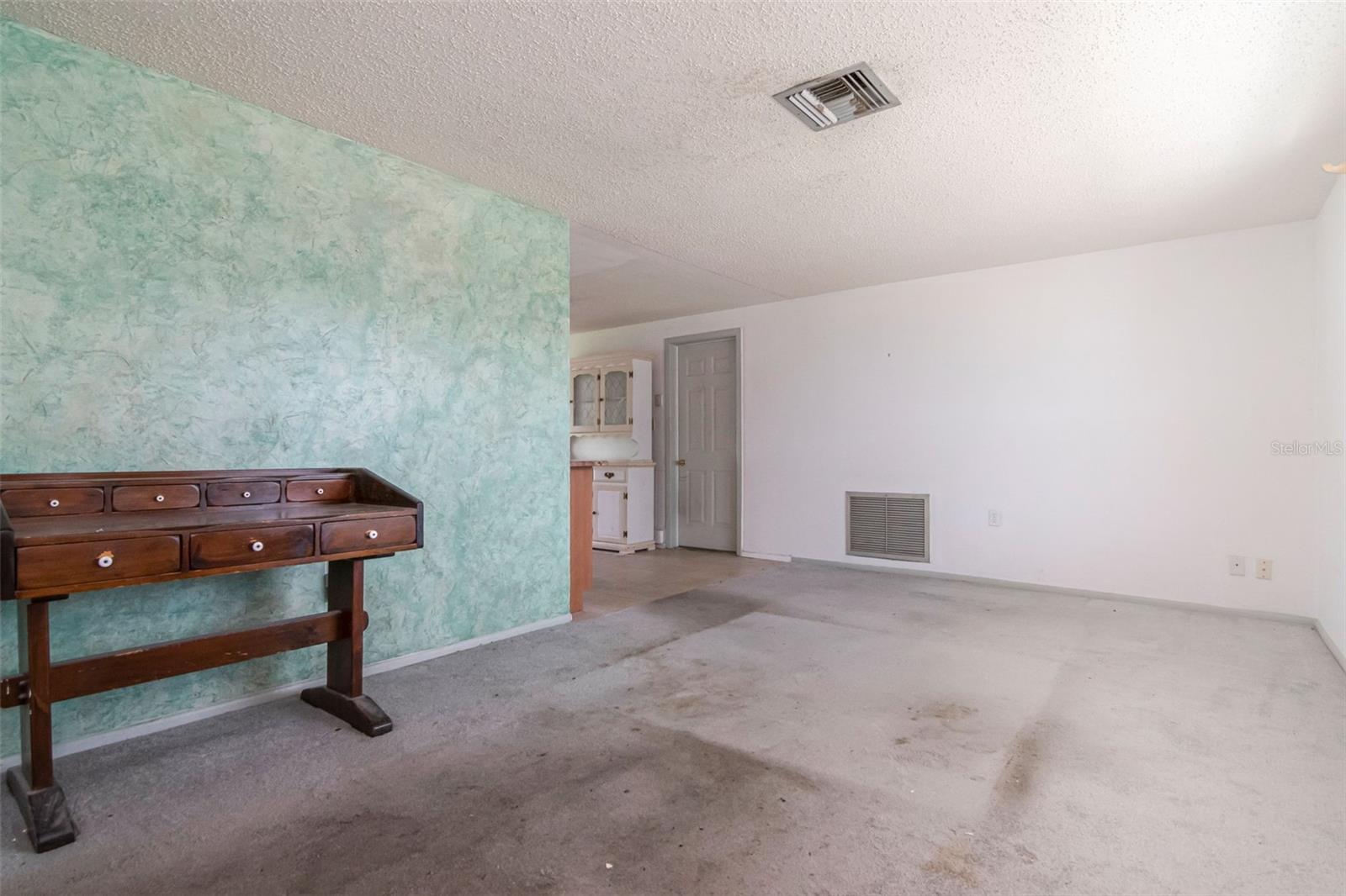 1024 Viking Dr Property Photo 10