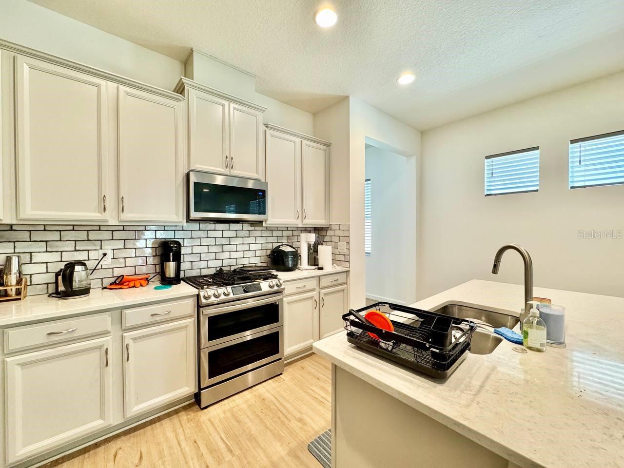 827 Winterside Dr Property Photo 9
