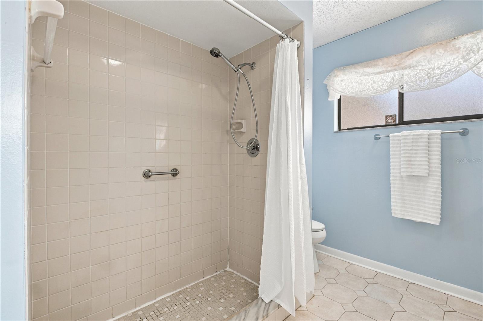 6803 Longpointe Way Property Photo 23