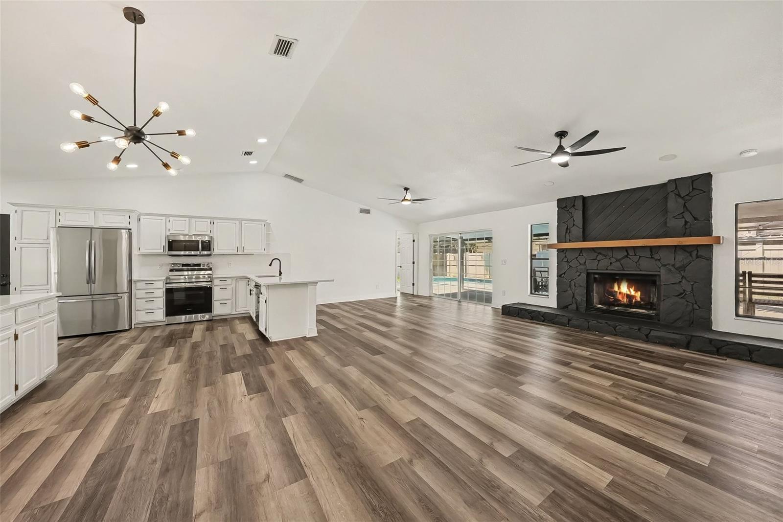 4715 Kemble Ct Property Photo 4