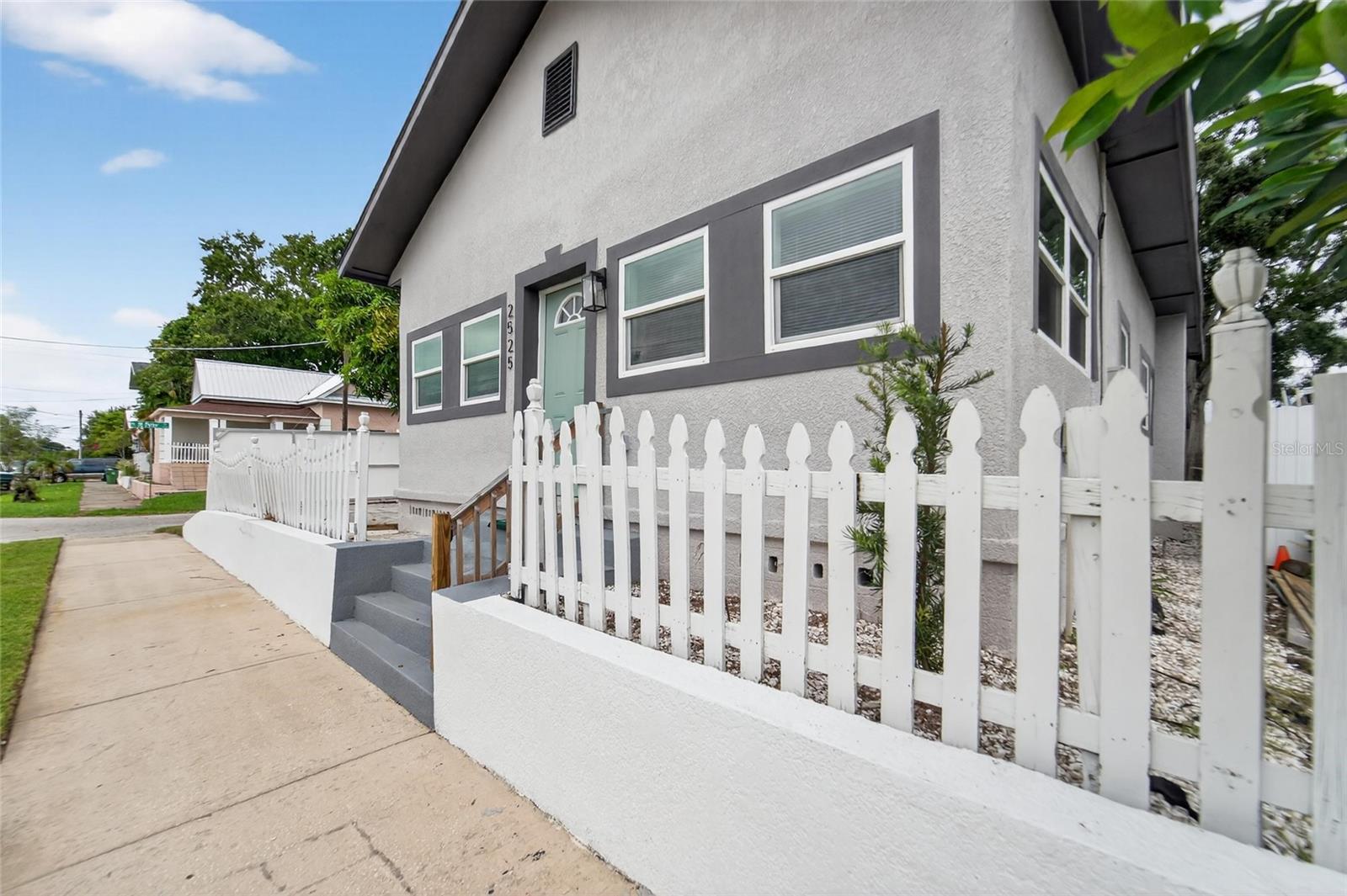 2525 W BEACH ST Property Photo 1