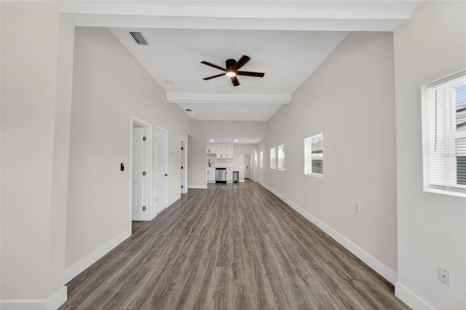 2525 W Beach St Property Photo 6