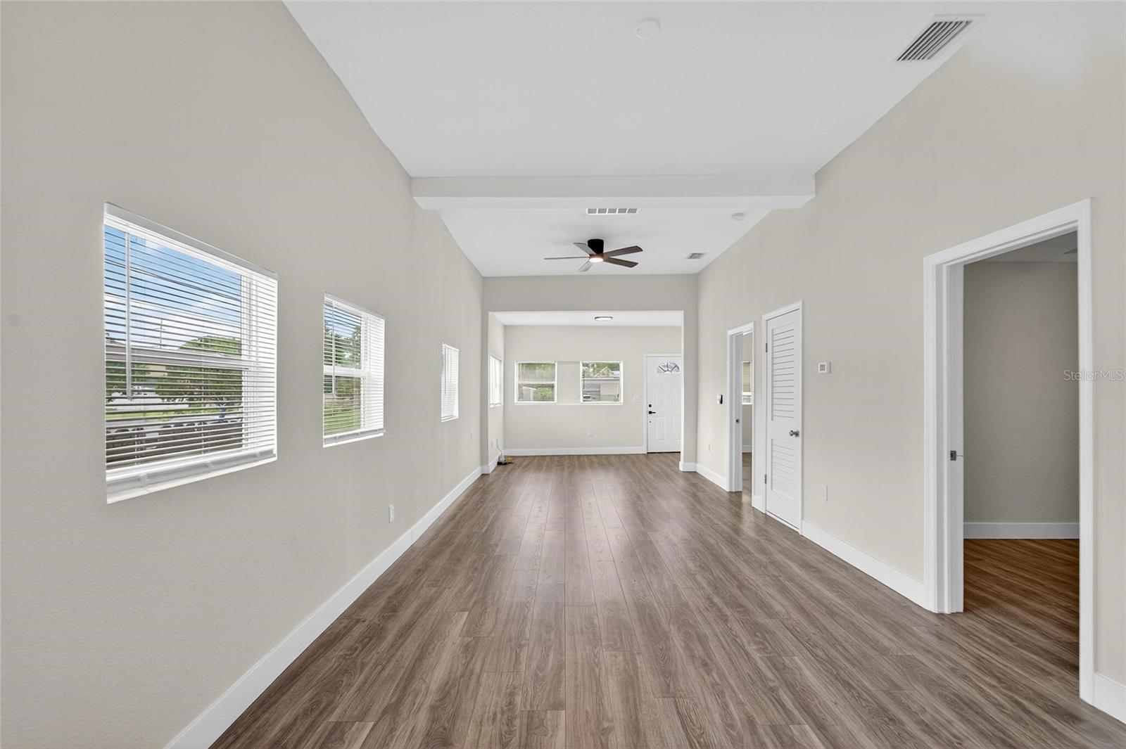 2525 W Beach St Property Photo 8
