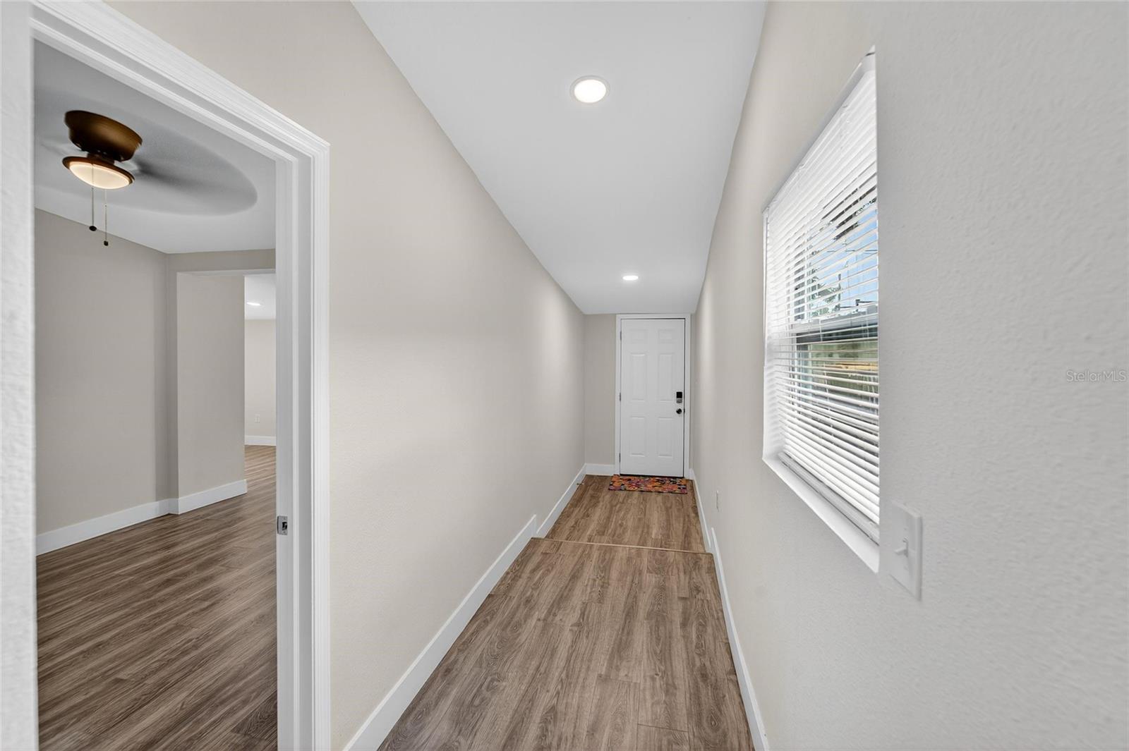 2525 W Beach St Property Photo 19