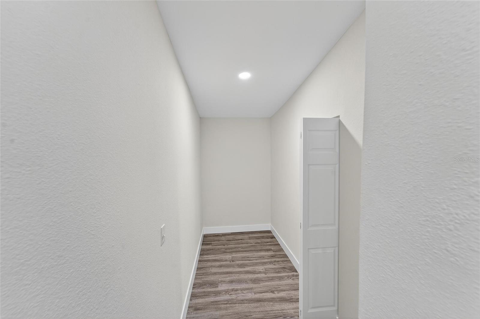 2525 W Beach St Property Photo 20