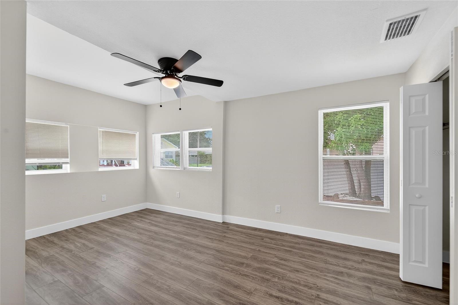 2525 W Beach St Property Photo 28