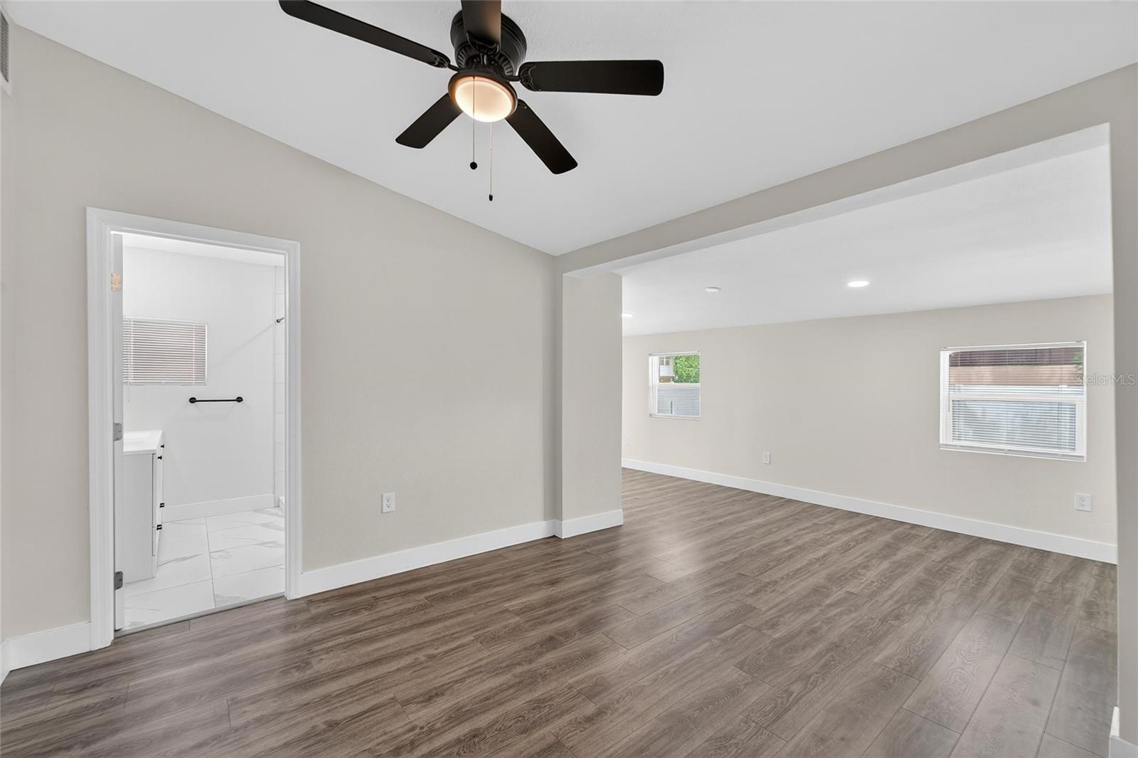 2525 W Beach St Property Photo 29