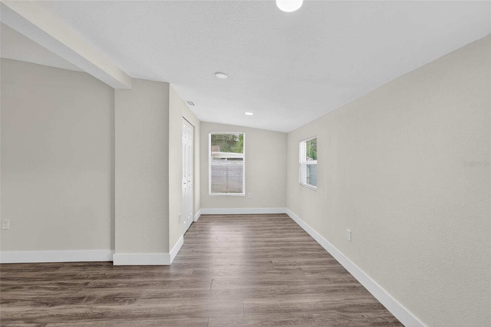 2525 W Beach St Property Photo 32