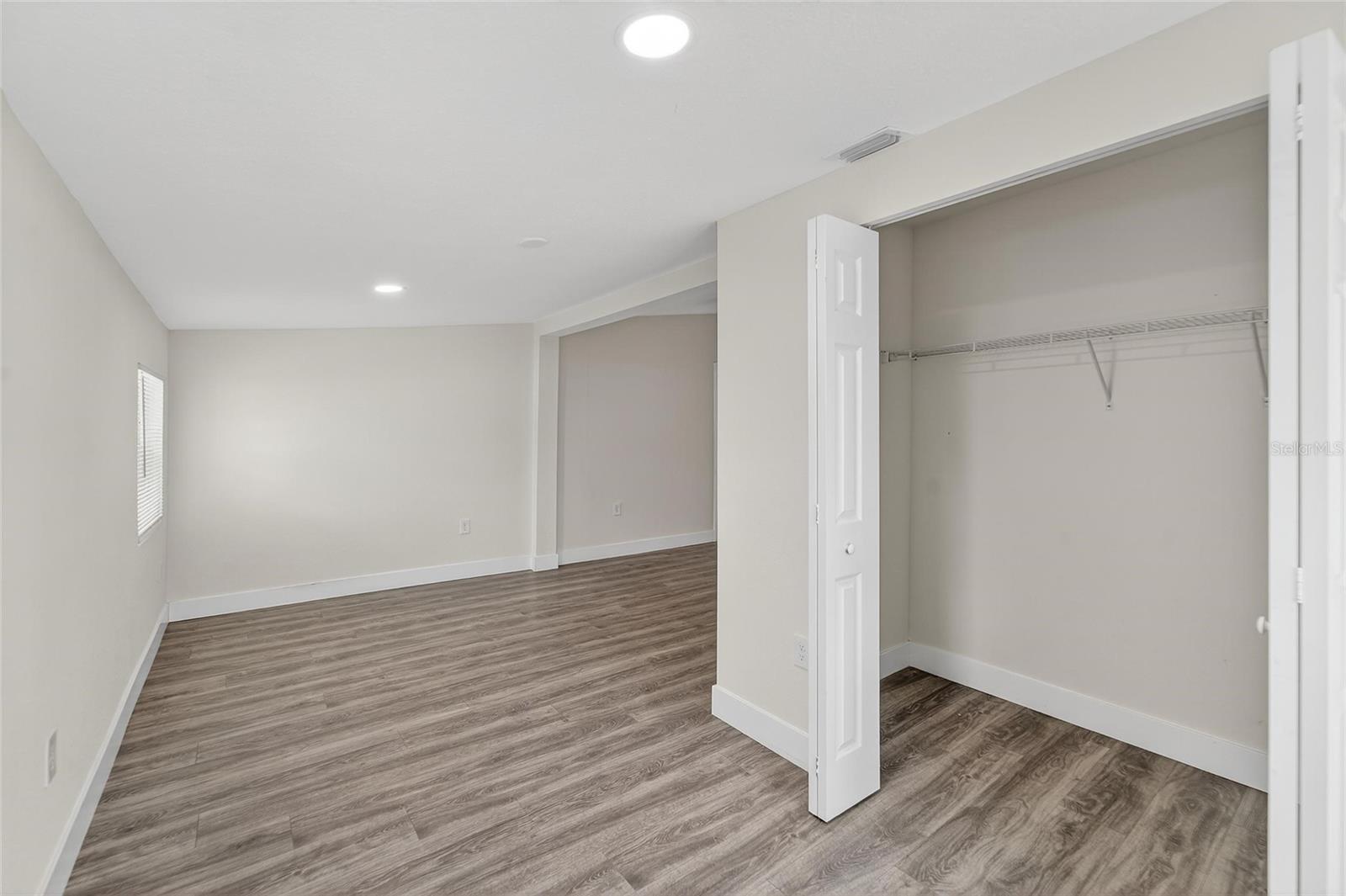 2525 W Beach St Property Photo 33
