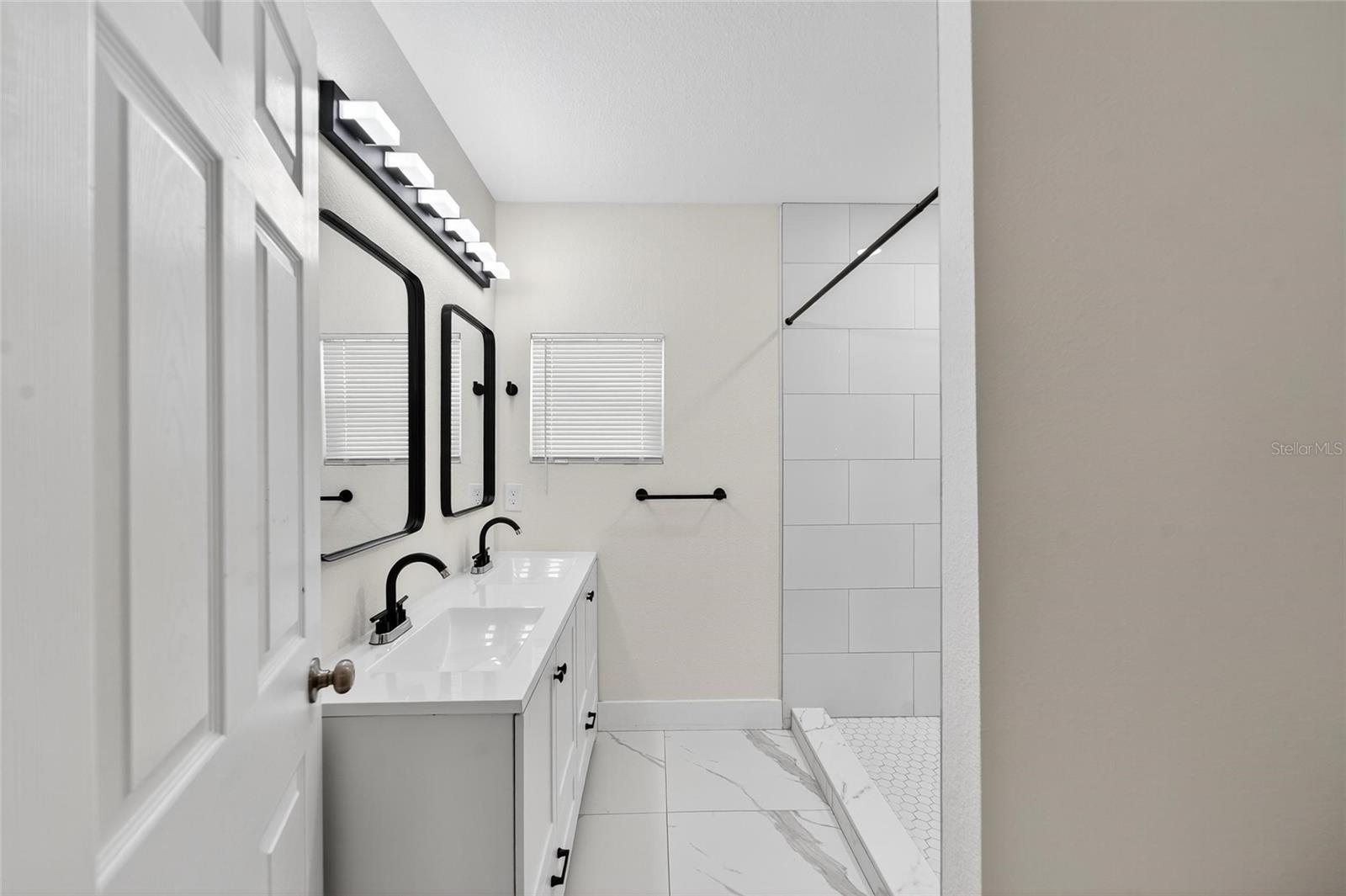 2525 W Beach St Property Photo 35