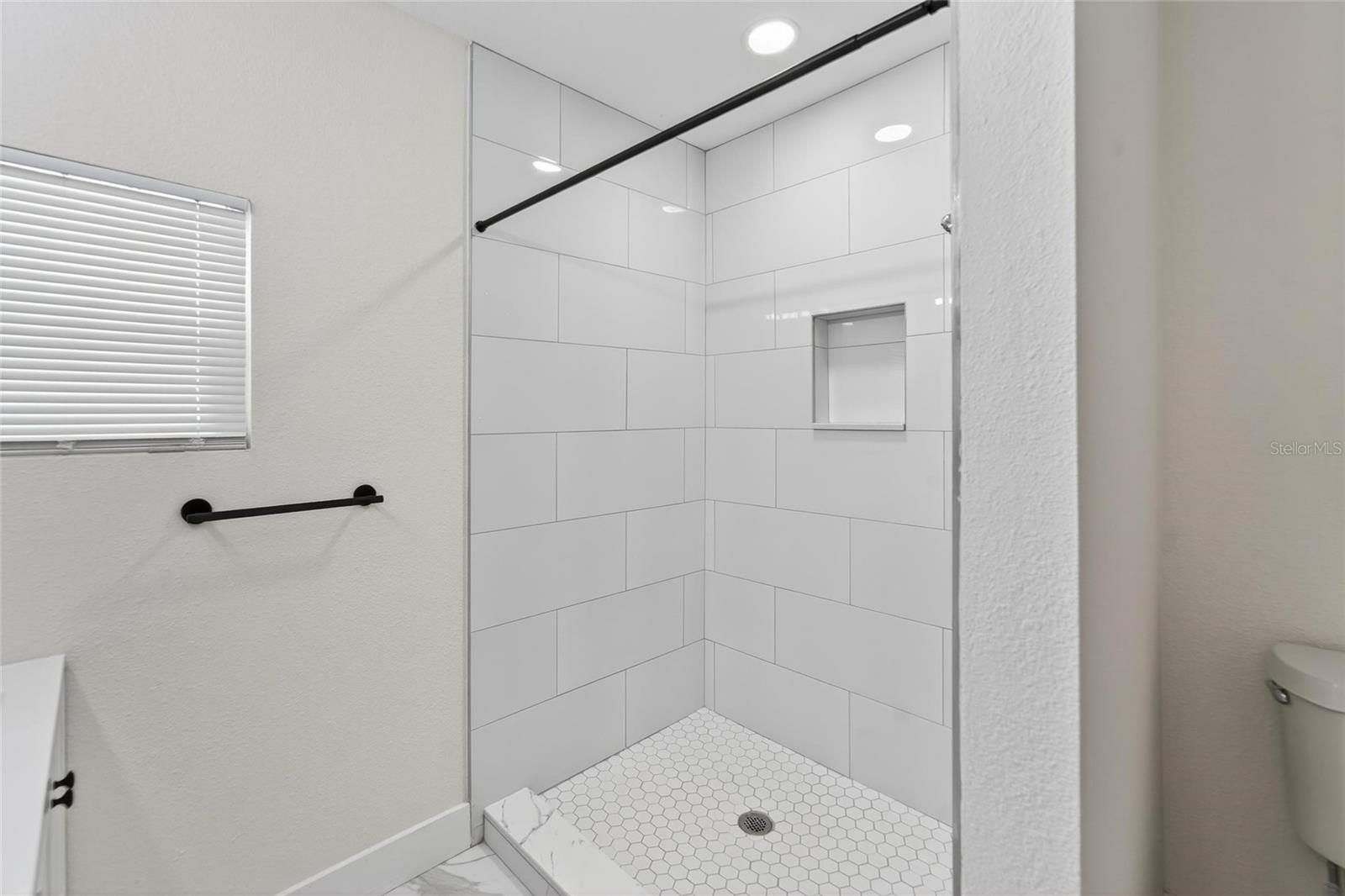 2525 W Beach St Property Photo 36