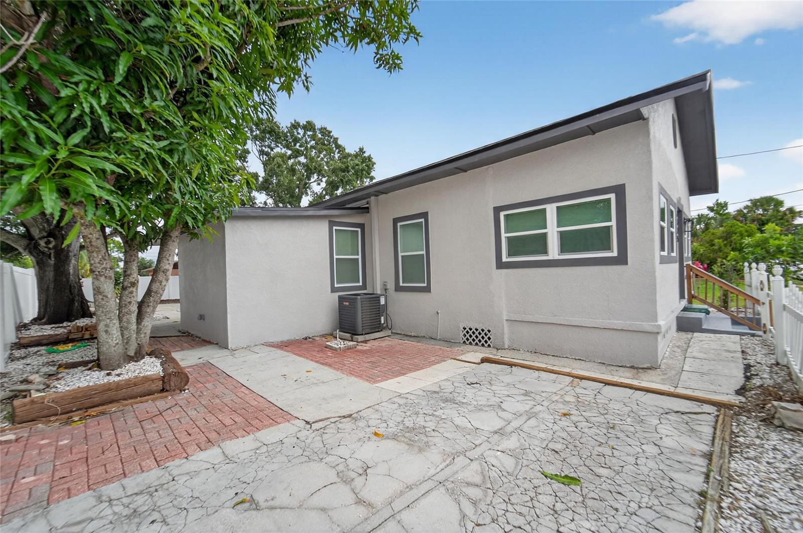 2525 W Beach St Property Photo 39