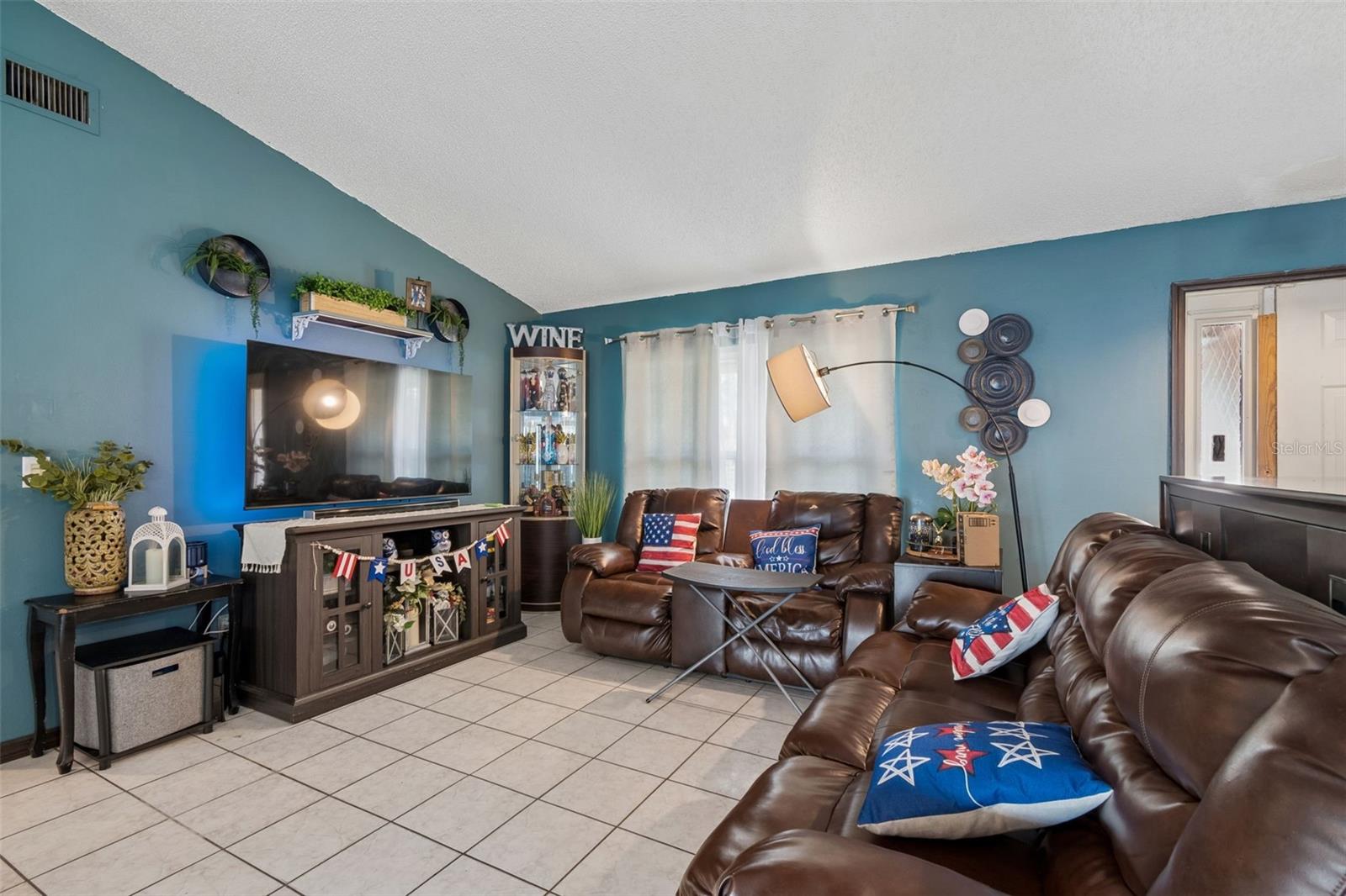 10326 Out Island Dr Property Photo 6