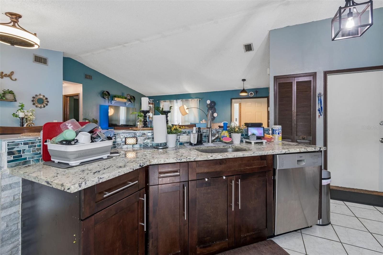 10326 Out Island Dr Property Photo 14