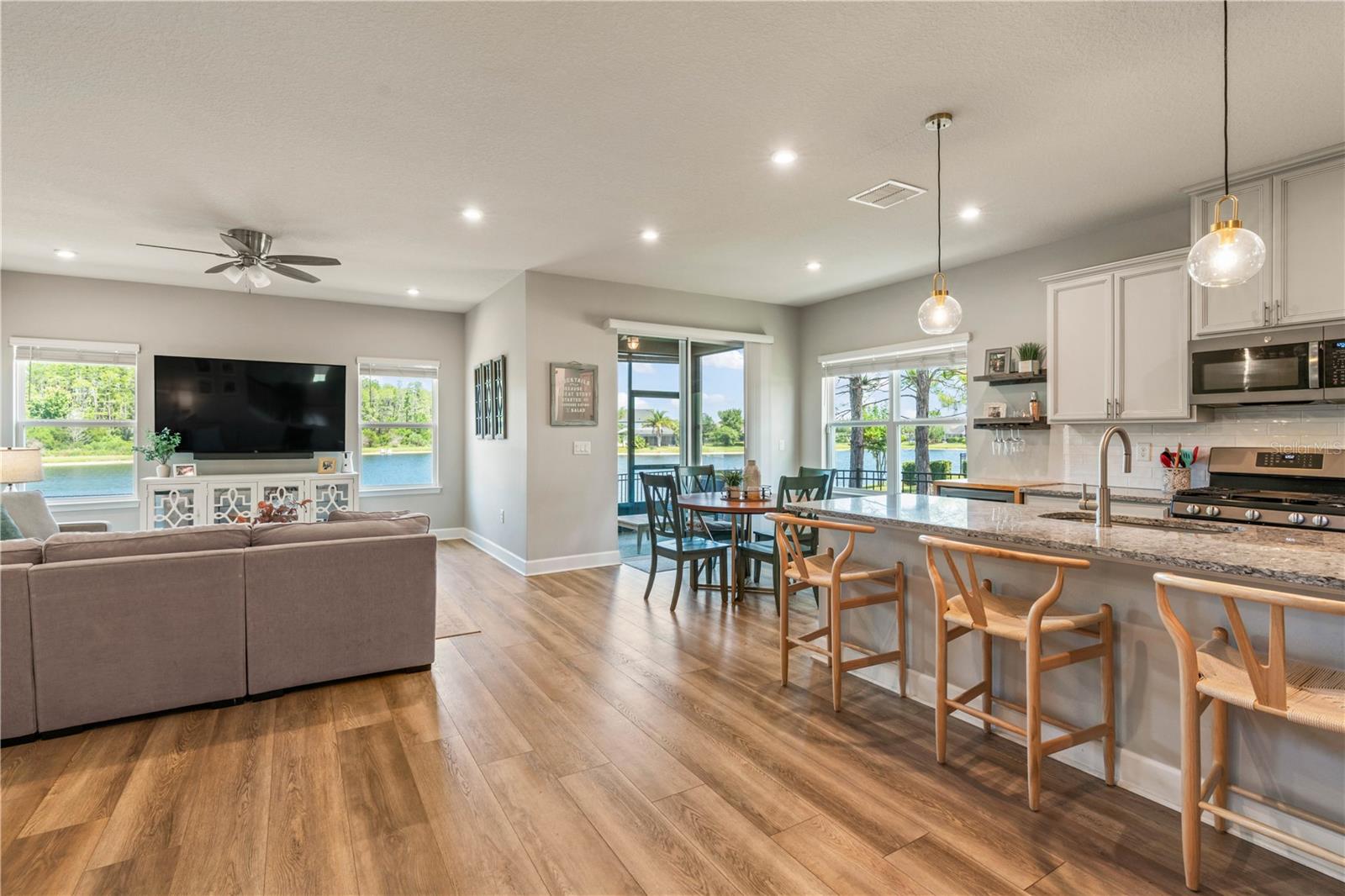2443 Portico St Property Photo 9