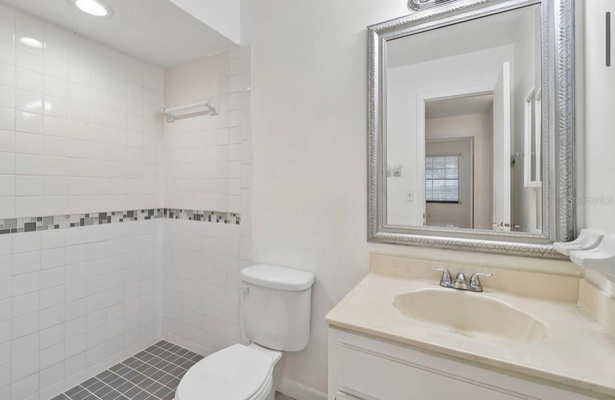 7516 N Cortez St Property Photo 24